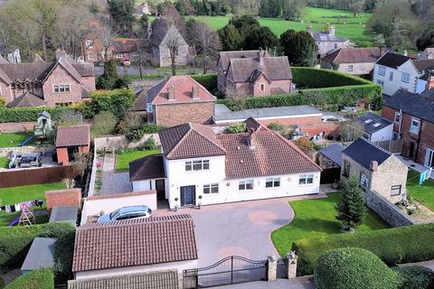 4 bed property, in Westview Main Street, £600,000