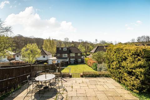 3 bed property, in Chipstead Lane, £645,000