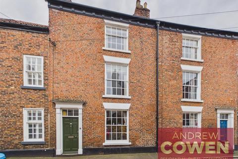 4 bed property, in Princess Street, £250,000
