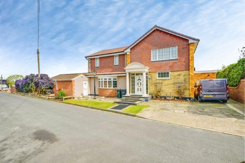 5 bed property, in Brentfield Road, £900,000