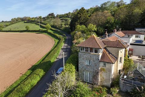 4 bed property, in Tower Road, £575,000