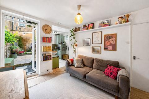 1 bed property, in Lyham Road, £385,000