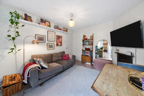 1 bed property, in Lyham Road, £360,000