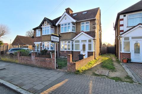 4 bed property, in Wellington Road South, £700,000