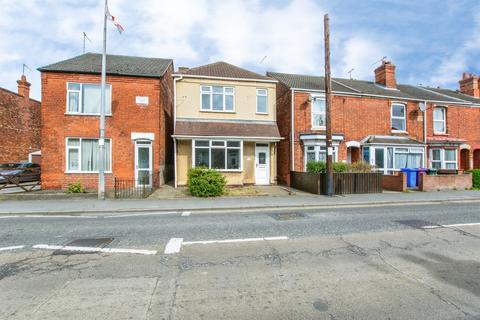 4 bed property, in Argyle Street, £140,000