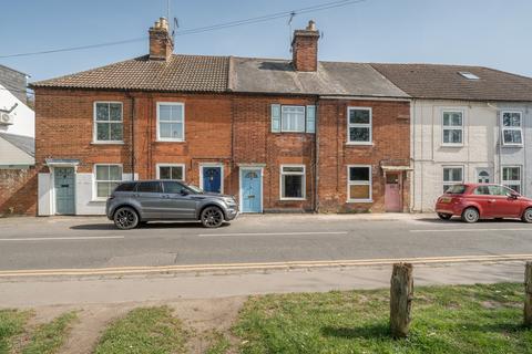 2 bed property, in Wycombe Road, £375,000