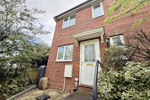 2 bed property, in Sheens Meadow, £215,000