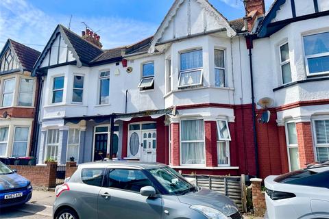 2 bed property, in Hainault Avenue, £179,995