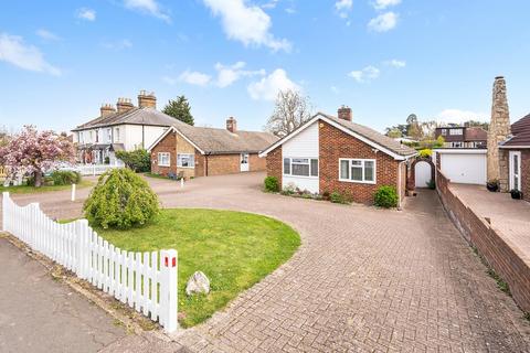 2 bed property, in Stamford Green Road, £650,000