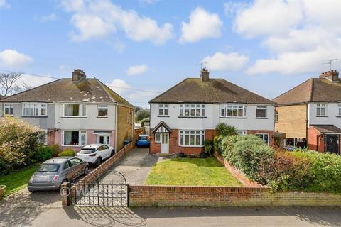 3 bed property, in Salisbury Avenue, £425,000