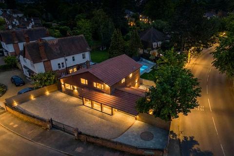 4 bed property, in Scotts Avenue, £1,400,000