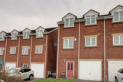 3 bed property, in Francis Way, £115,000