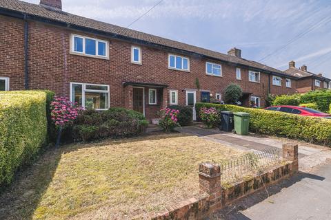 3 bed property, in Wallhouse Road, £170,000