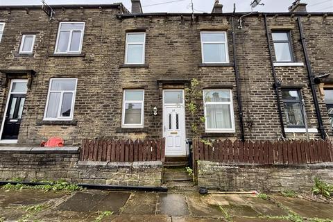 3 bed property, in Alma Street, £75,000