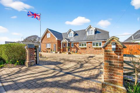 4 bed property, in Hillway Road, £625,000