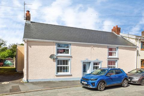 3 bed property, in Alstred Street, £295,000