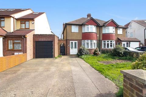 3 bed property, in Stanwell Gardens, £530,000