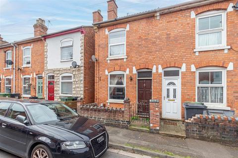 2 bed property, in Gillam Street, £190,000