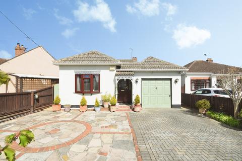 2 bed property, in Jubilee Avenue, £500,000