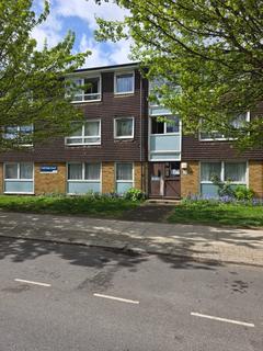 2 bed property, in Fiske Court N17, £325,000