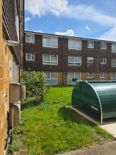 2 bed property, in Fiske Court N17, £325,000