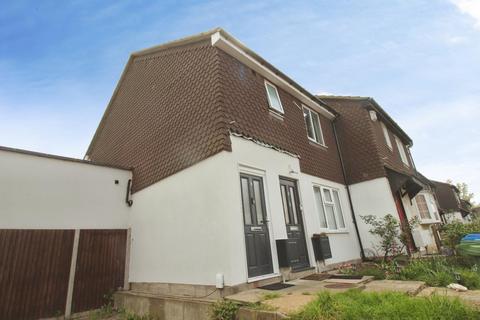 1 bed property, in Celandine Drive, £220,000