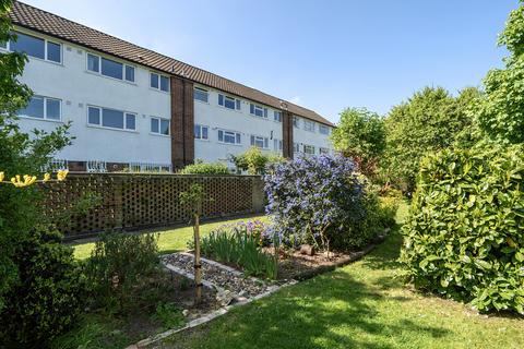 2 bed property, in Emmanuel Road, £575,000