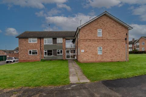 2 bed property, in Meadow Close, £145,000