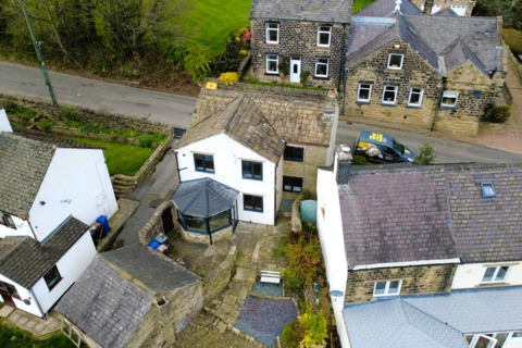 3 bed property, in Lionel Hill, £300,000