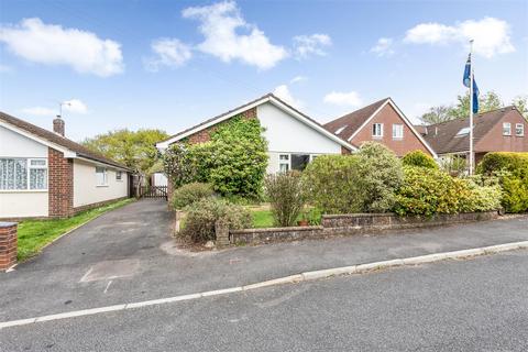 3 bed property, in St. James Close, £450,000