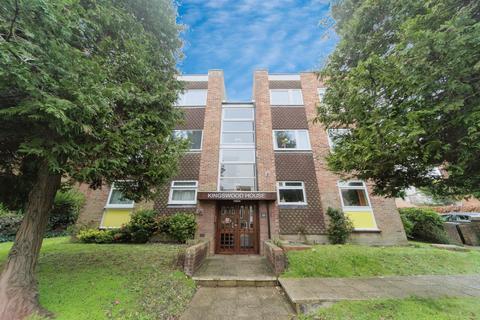 2 bed property, in Lewes Road, £100,000