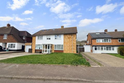 3 bed property, in Elmshurst Gardens, £385,000