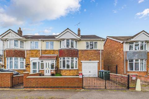 3 bed property, in Wildmoor Close, £325,000
