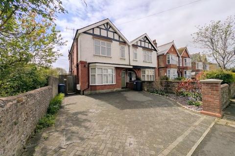 3 bed property, in St. Michaels Road, £265,000