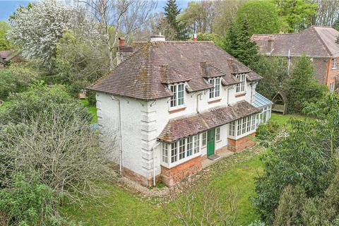 3 bed property, in Bagley Wood Road, £850,000