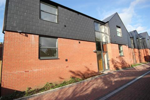 1 bed property, in Sleaford Road, £80,000