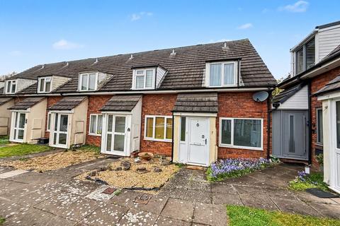 2 bed property, in Salisbury, £250,000