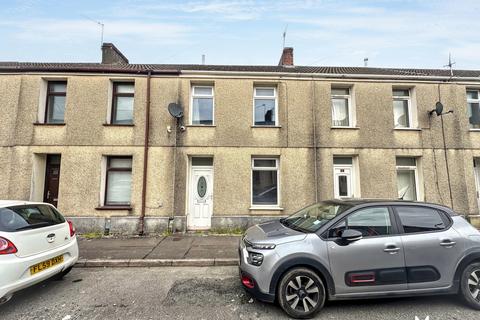 2 bed property, in Allister Street, £90,000