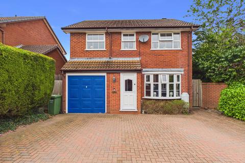 4 bed property, in Lahn Drive, £375,000