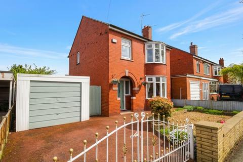 3 bed property, in Holden Road, £260,000