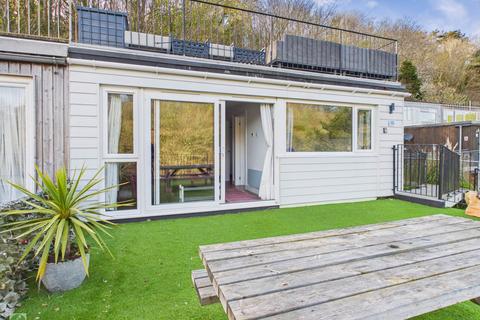 2 bed property, in Millendreath Beach Resort, £99,000