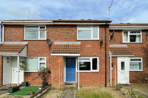 2 bed property, in Garwood Close, £175,000