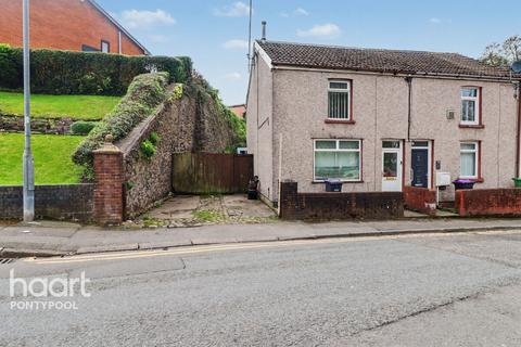 2 bed property, in Merchants Hill, £145,000