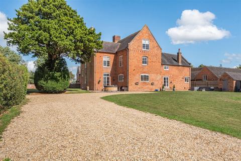 5 bed property, in Dunnimere Farm, £1,195,000