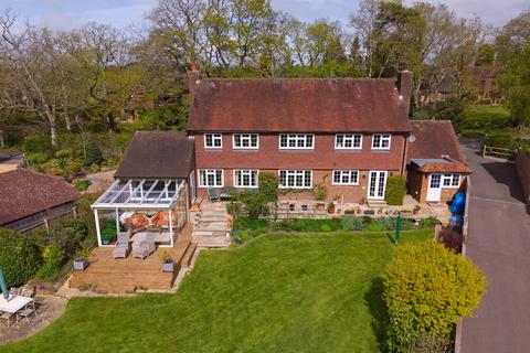 4 bed property, in Harborough Hill, £965,000