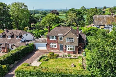 3 bed property, in Dunstable Road, £850,000