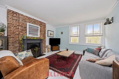 2 bed property, in Palmeira Square, £550,000