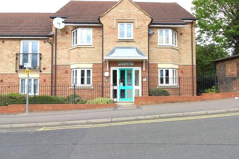 1 bed property, in Queens Walk, £90,000