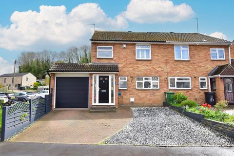 3 bed property, in Rucklers Lane, £535,000
