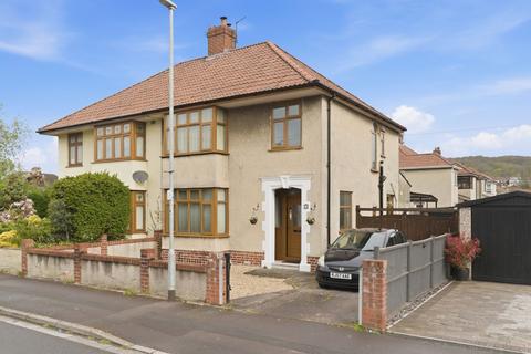 3 bed property, in Earlham Grove, £320,000